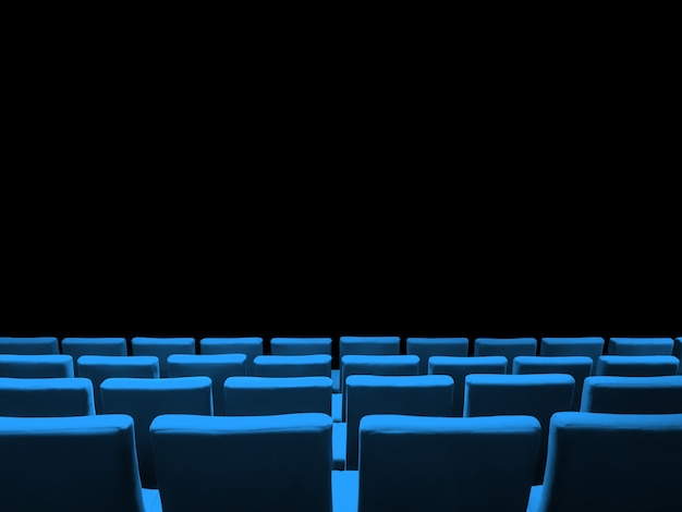 Cinema cinema con file di sedili blu e uno sfondo nero spazio copia