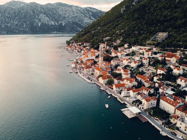 Cinematografia della città vecchia Perast Montenegro Fotografia con drone