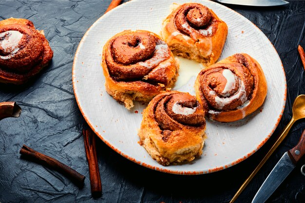 Cinnabons, panino con cannella