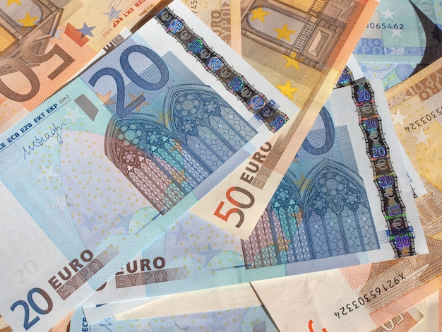 Cinquanta e venti banconote in euro valuta dell'Unione europea