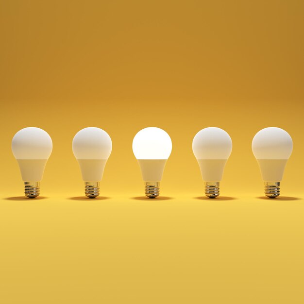 Cinque lampadine e una lampadina luminosa con sfondo giallo