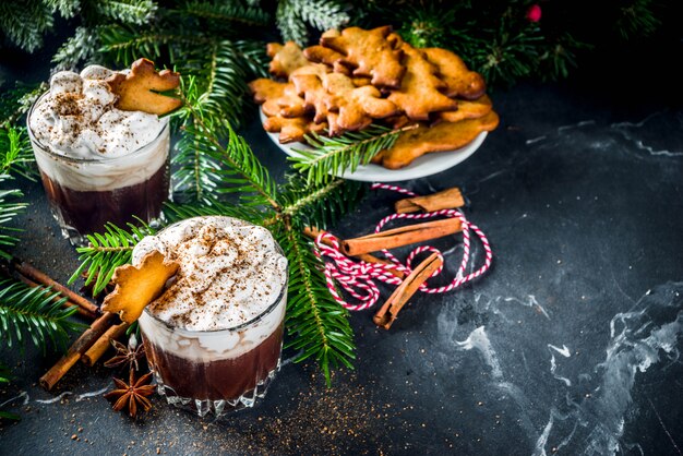 Cioccolata calda di pan di zenzero di Natale