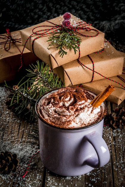 Cioccolata calda e regali di Natale