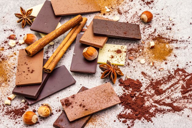 Cioccolato assortito con diverso contenuto di cacao