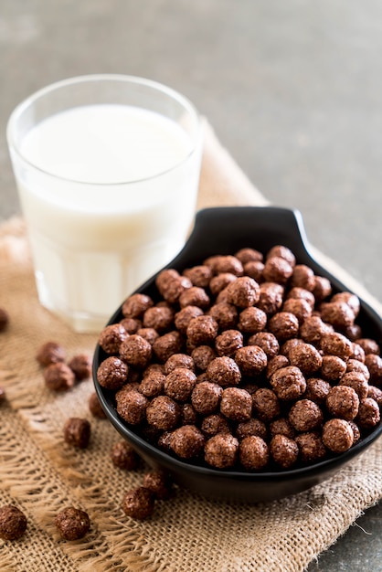 ciotola di cereali al cioccolato