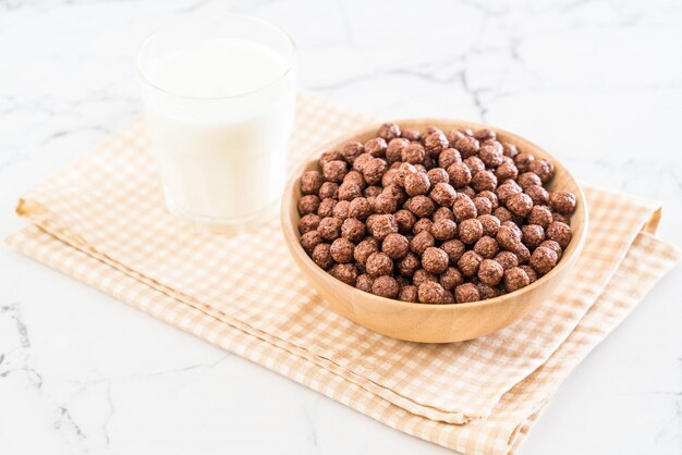 ciotola di cereali al cioccolato