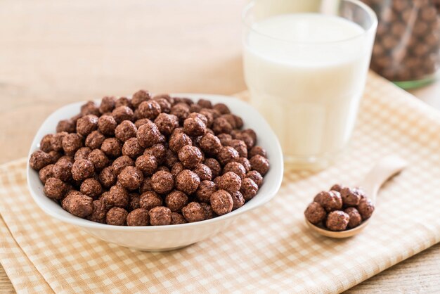 ciotola di cereali al cioccolato