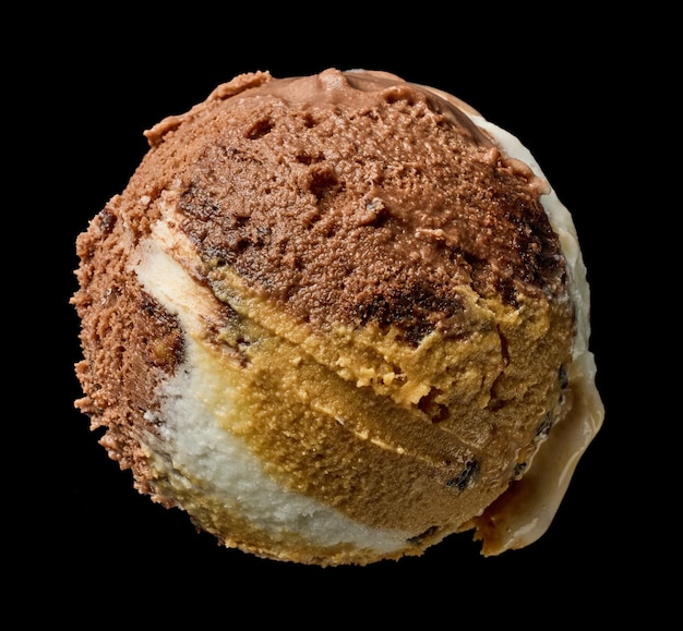 ciotola di gelato al caramello al cioccolato e alla vaniglia