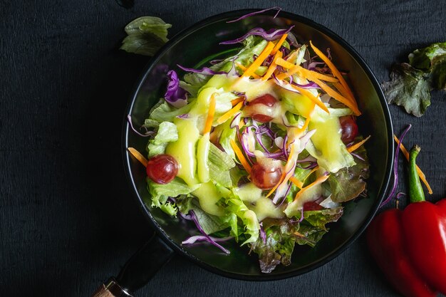 Ciotola di insalata di verdure