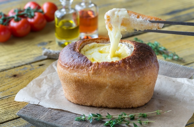 Ciotola di pane al camembert