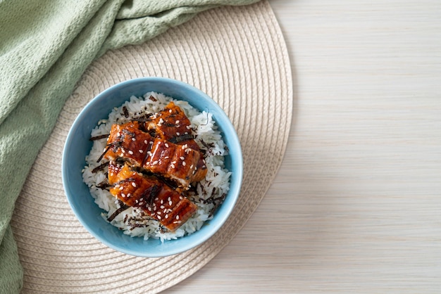 ciotola di riso con anguilla o ciotola di riso unagi - stile alimentare giapponese