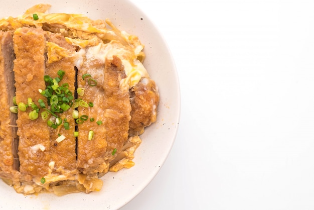 ciotola di riso con cotoletta di maiale fritto (Katsudon)