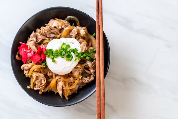 ciotola di riso con uovo (Donburi) - cibo giapponese