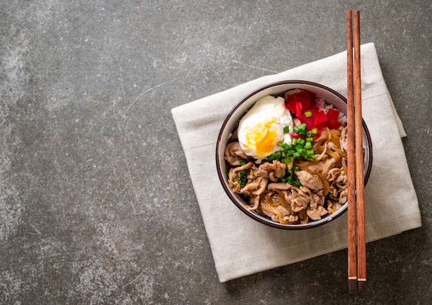 ciotola di riso con uovo (Donburi) - cibo giapponese