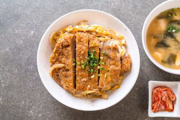 ciotola di riso cotoletta di maiale fritto (Katsudon)