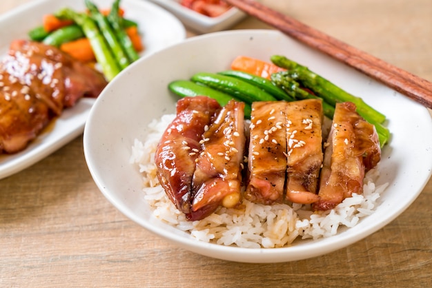 ciotola di riso pollo teriyaki