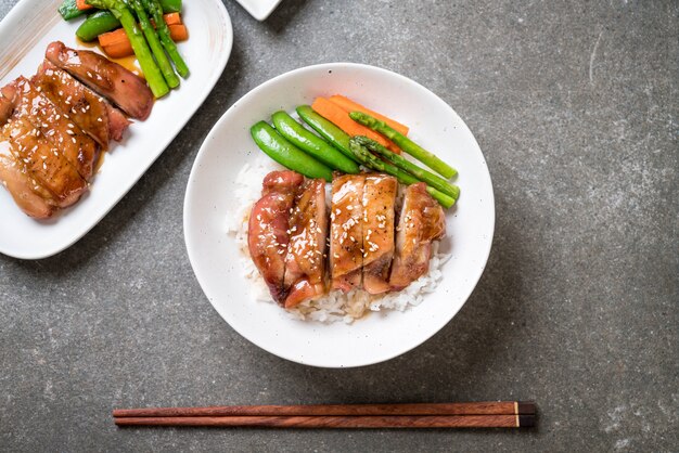 ciotola di riso pollo teriyaki