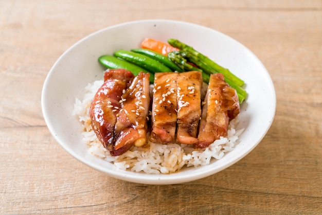 ciotola di riso pollo teriyaki