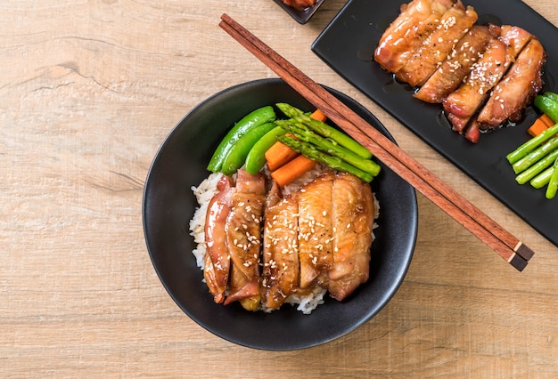 ciotola di riso pollo teriyaki