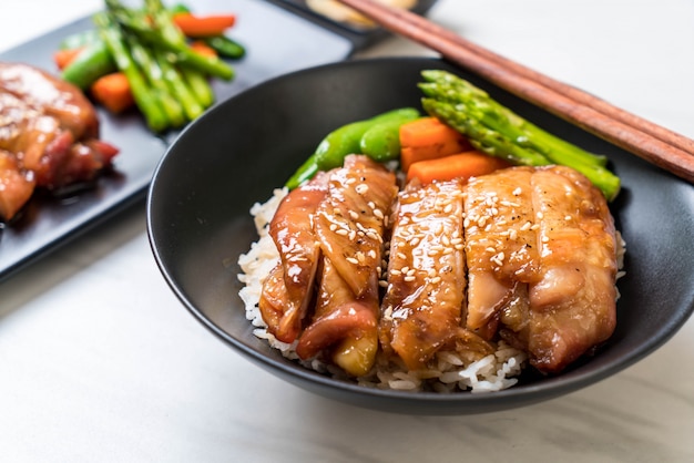 ciotola di riso pollo teriyaki