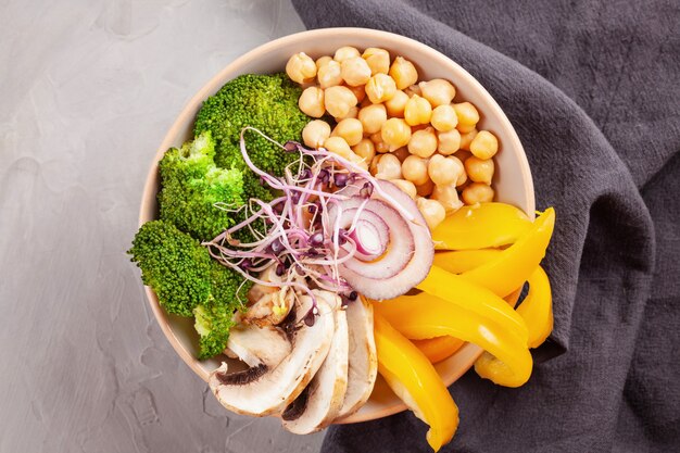 Ciotola di verdure vegetariana di buddha. Concetto di cibo sano. Vista dall'alto