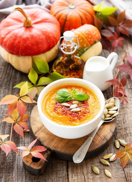 Ciotola di zuppa di zucca