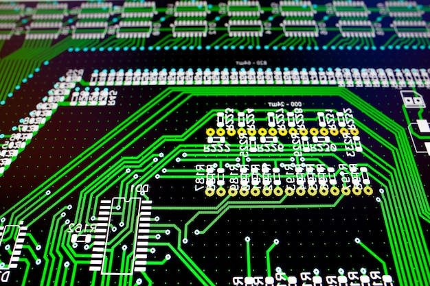 Circuito elettrico PCB sullo schermo del PC