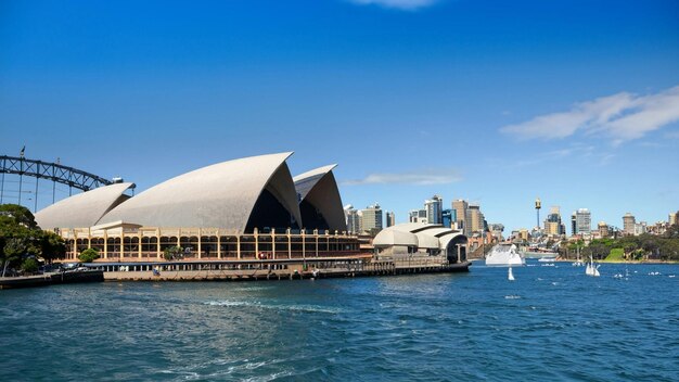 Circular Quay e Opera House Sydney Australia Sydney opera house con traghetti in avanti