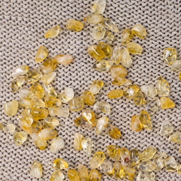 Citrino giallo gemma geode cristalli minerale geologico come sfondo bello primo piano