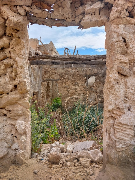 città abbandonata in rovina