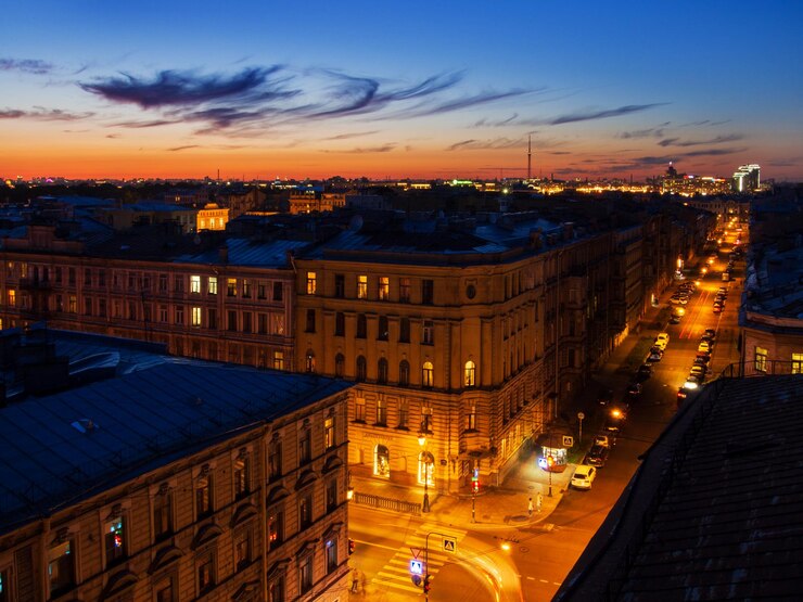 Città al tramonto Bella sera pittoresco panorama estivo di San Pietroburgo Russia