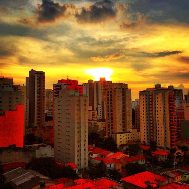 Città al tramonto