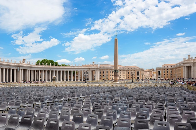 Città del Vaticano, 17 giugno 2016 - Mattina in Piazza San Pietro