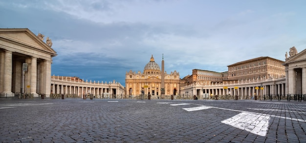 Città del Vaticano, 17 giugno 2016 - Mattina in Piazza San Pietro