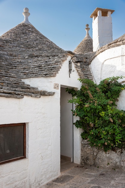 Città di Alberobello in Italia famosa per le sue case hictoric di trullo