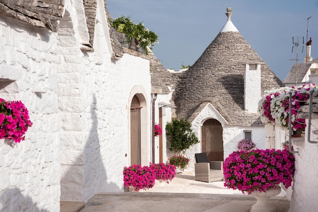 Città di Alberobello in Italia famosa per le sue case hictoric di trullo