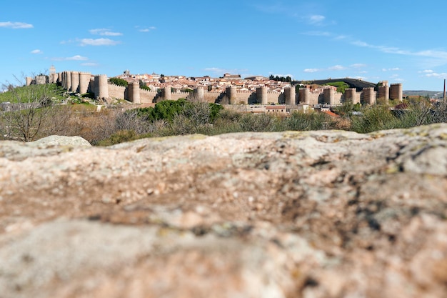 Città di Avila circondata dalle sue mura in Spagna