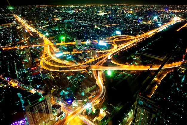 Città di Bangkok di notte Traffico e scenario stradale