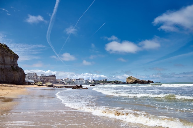 Città di Biarritz e la sua bellissima spiaggia di sabbia