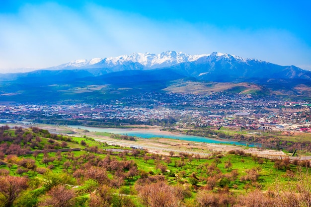 Città di Charvak Xojikent in Chimgan Uzbekistan