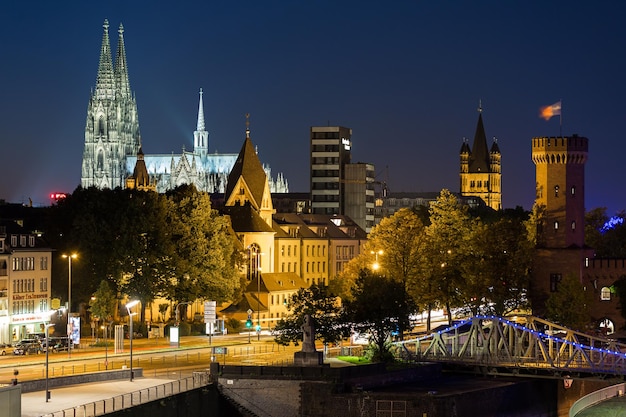 Città di Colonia di notte