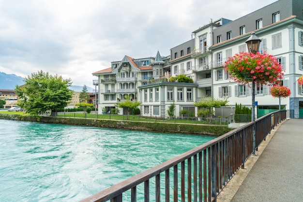 Città di Interlaken con il fiume Thunersee, Svizzera