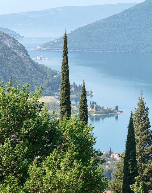 Città di Kotor sulla costa (Montenegro, Baia di Kotor)