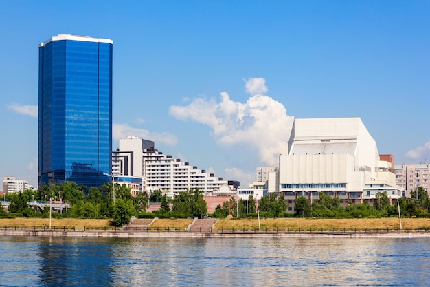 Città di Krasnoyarsk sulla sponda del fiume Yenisey in Siberia, Russia