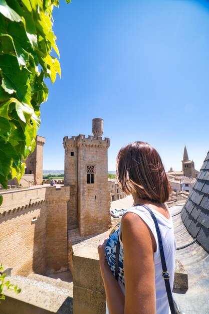 città di Olite nella valle della Navarra del baztan Spagna