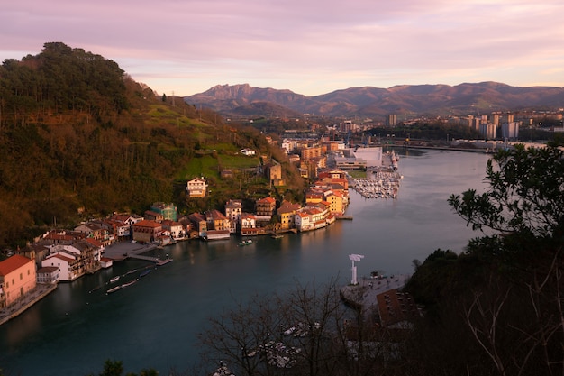 Città di pescatori di Pasaia nei Paesi Baschi.