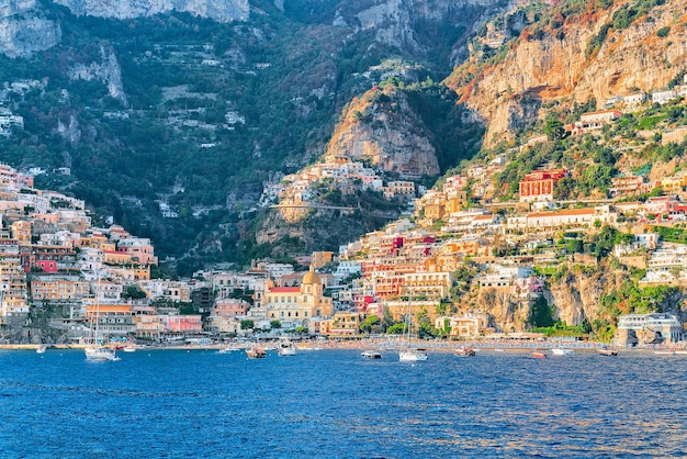 Città di Positano al Mar Tirreno, Costiera Amalfitana, Italia