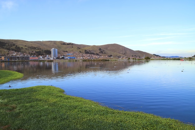 Città di Puno sulle rive del lago Titicaca, Perù
