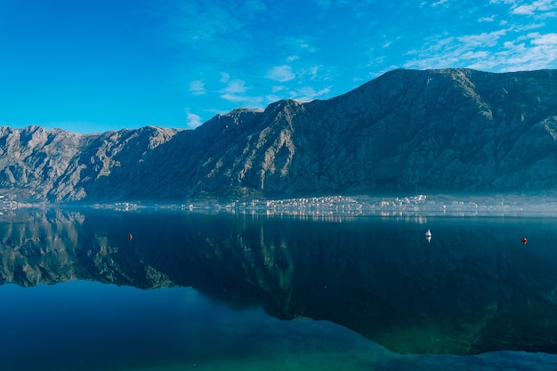 Città dobrota nella baia di kotor