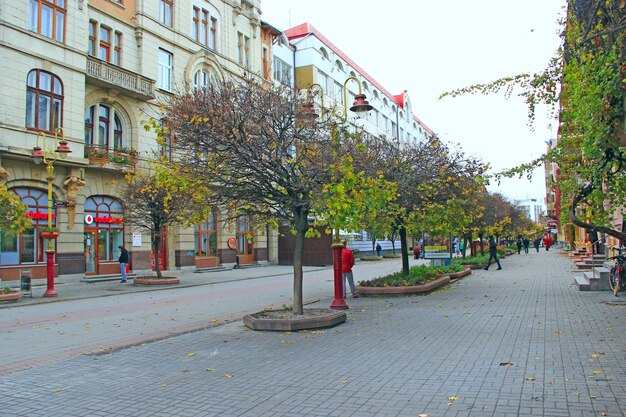 Città europea IvanoFrankivsk Ucraina occidentale Vista sulla città di IvanoFrankivsk parte centrale della strada cittadina